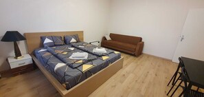 Basic Apartment - Affordable Private Rooms Close to City Center with Smart TV (Vienna)