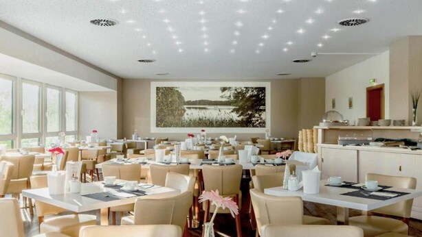 Dining - Kaiserhof Feldberg by Belvilla Resorts-Twin Room (Feldberger Seenlandschaft)