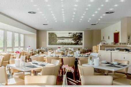 Dining. Kaiserhof Feldberg by Belvilla Resorts-Twin Room