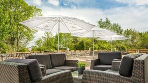 Terrace/patio - Kaiserhof Feldberg by Belvilla Resorts-Twin Room (Feldberger Seenlandschaft)