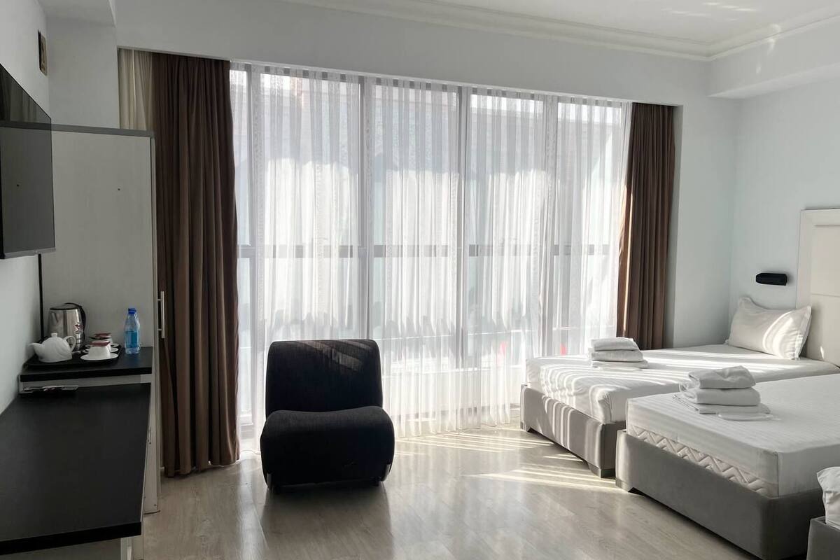 Basic trippelrum - utsikt mot staden