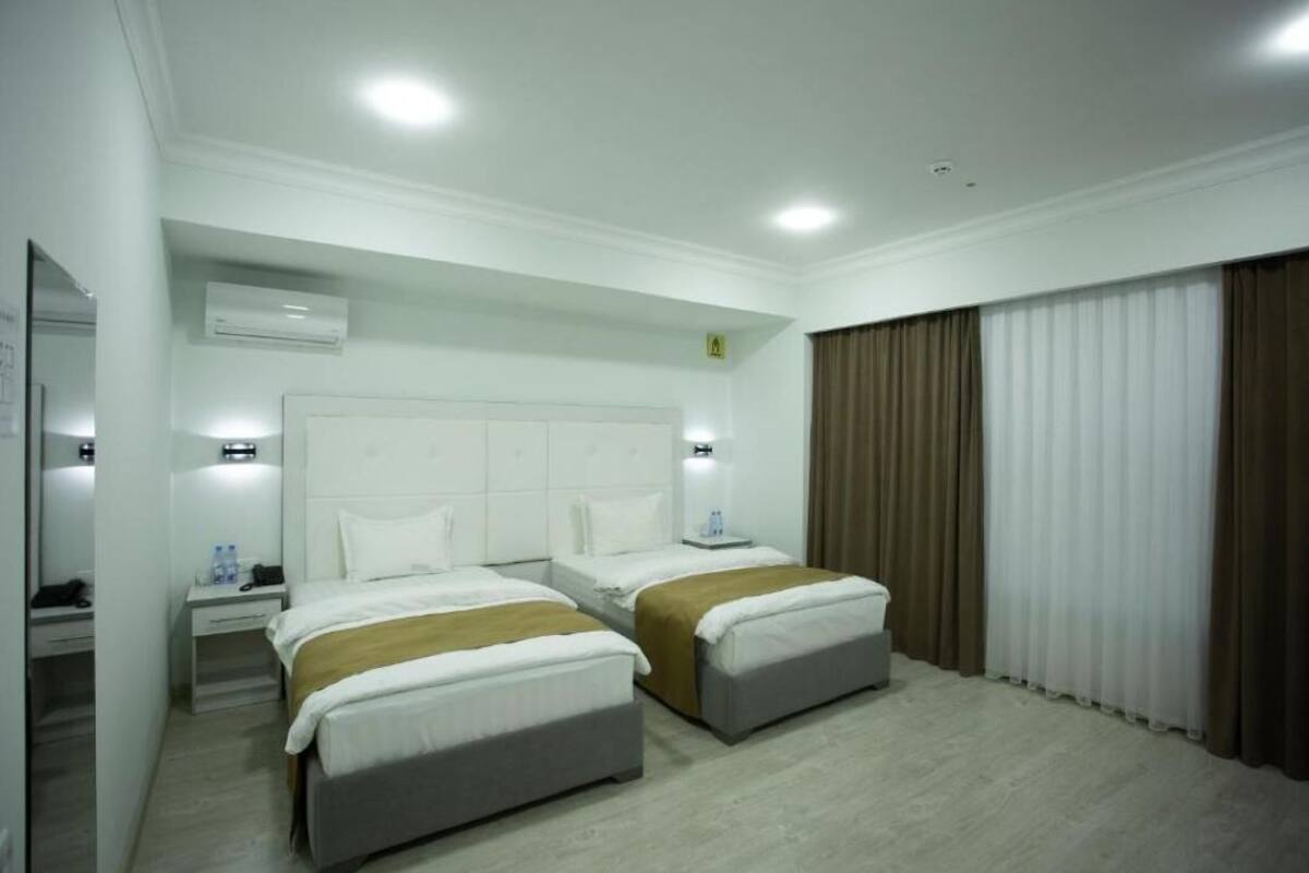 Standard tvåbäddsrum - utsikt mot staden