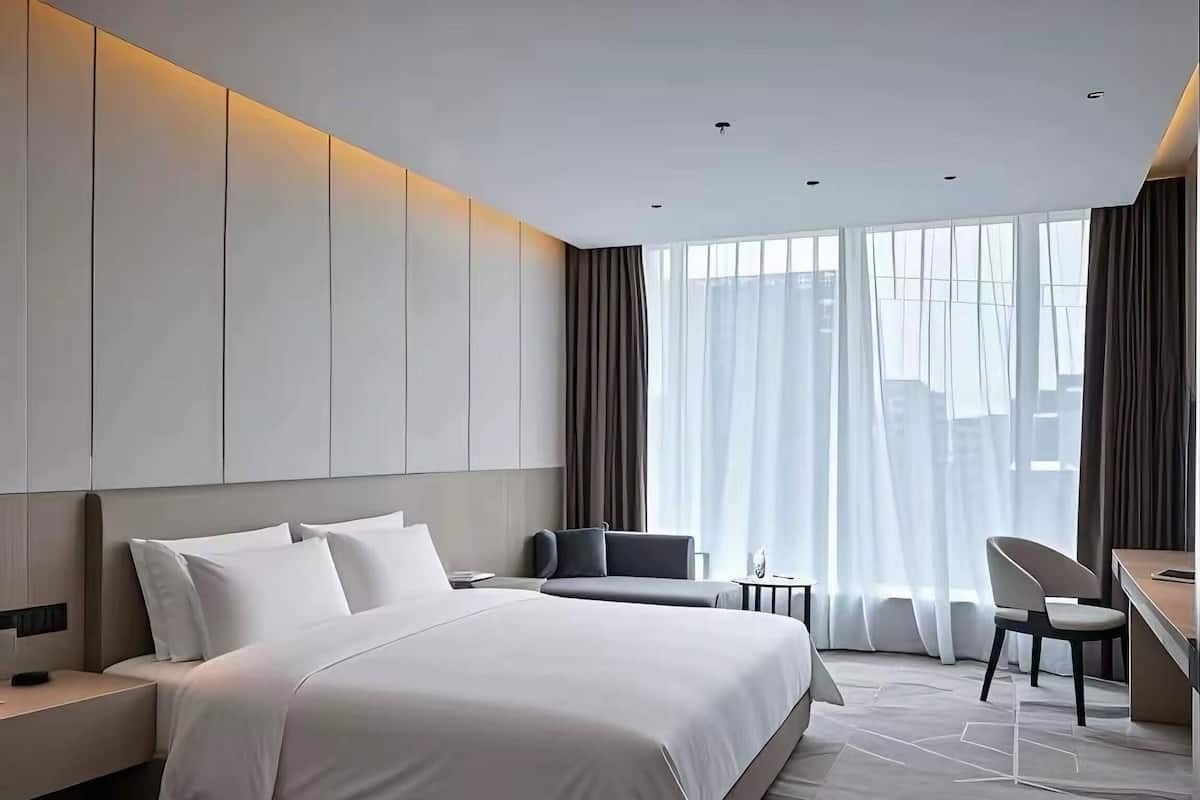 Business Double Room, 1 Queen Bed, City View | Blackout drapes, iron/ironing board, free WiFi