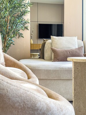 Living area - Superhost Modern 1BR in Azizi Riviera (Dubai)