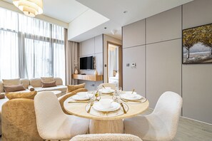Dining - Superhost Modern 1BR in Azizi Riviera (Dubai)