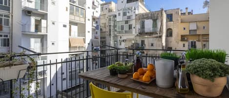 Standard Double Room, Balcony | Outdoor dining