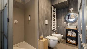 Superior Room, Balcony | Bathroom | Shower, hair dryer, slippers, towels