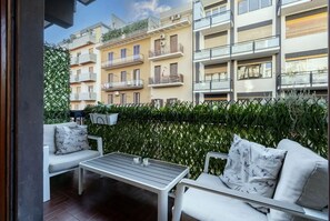 Chambre Double Deluxe, balcon | Enceinte de l’hébergement