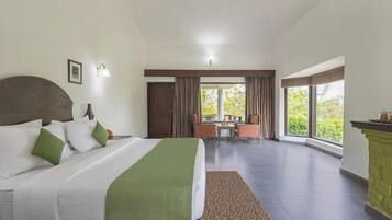 Escritorio, espacio para trabajar con laptop y wifi gratis