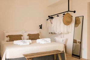 2 bedrooms, in-room safe, iron/ironing board, free WiFi - Stylish trullo house with stunning infinity pool (Ceglie Messapica)