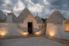 Exterior - Stylish trullo house with stunning infinity pool (Ceglie Messapica)
