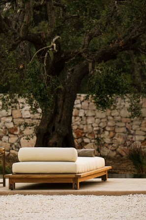 Property grounds - Stylish trullo house with stunning infinity pool (Ceglie Messapica)