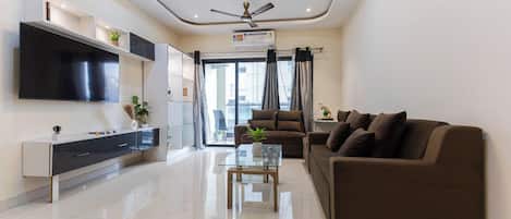 อพาร์ทเมนท์ (2 Bedrooms) | บริเวณนั่งเล่น | ทีวี