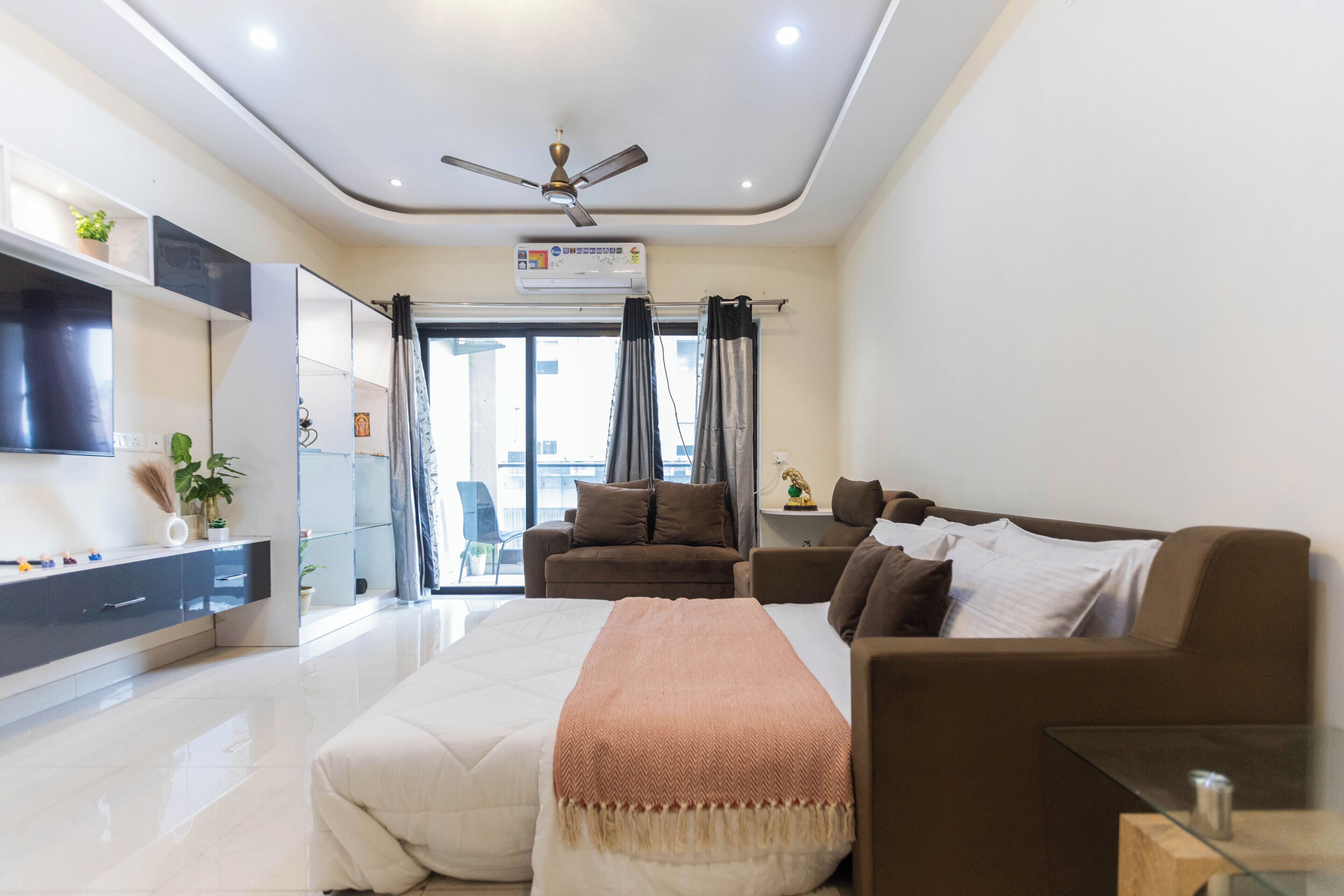 Apartment (2 Bedrooms) | Living area | TV