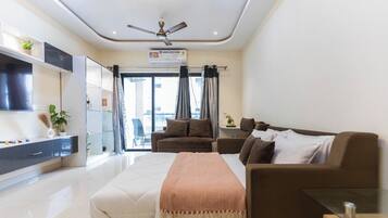 Apartment (2 Bedrooms) | Living area | TV