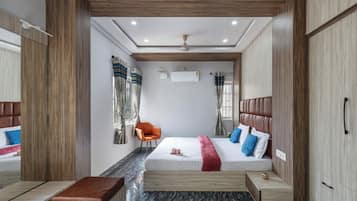 Apartment (2 Bedrooms) | 2 bedrooms, laptop workspace, iron/ironing board, bed sheets