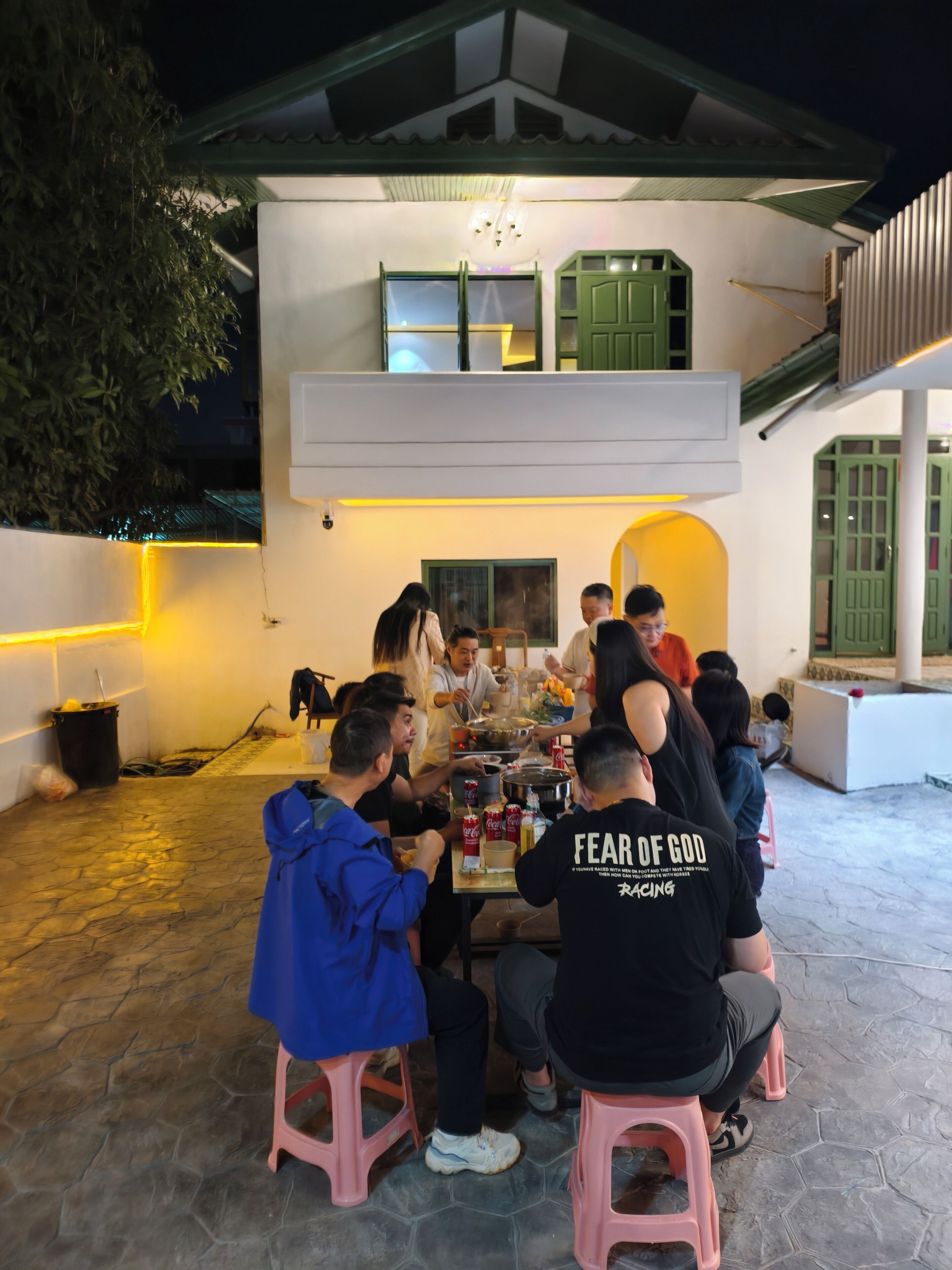 รับประทานอาหารกลางแจ้ง