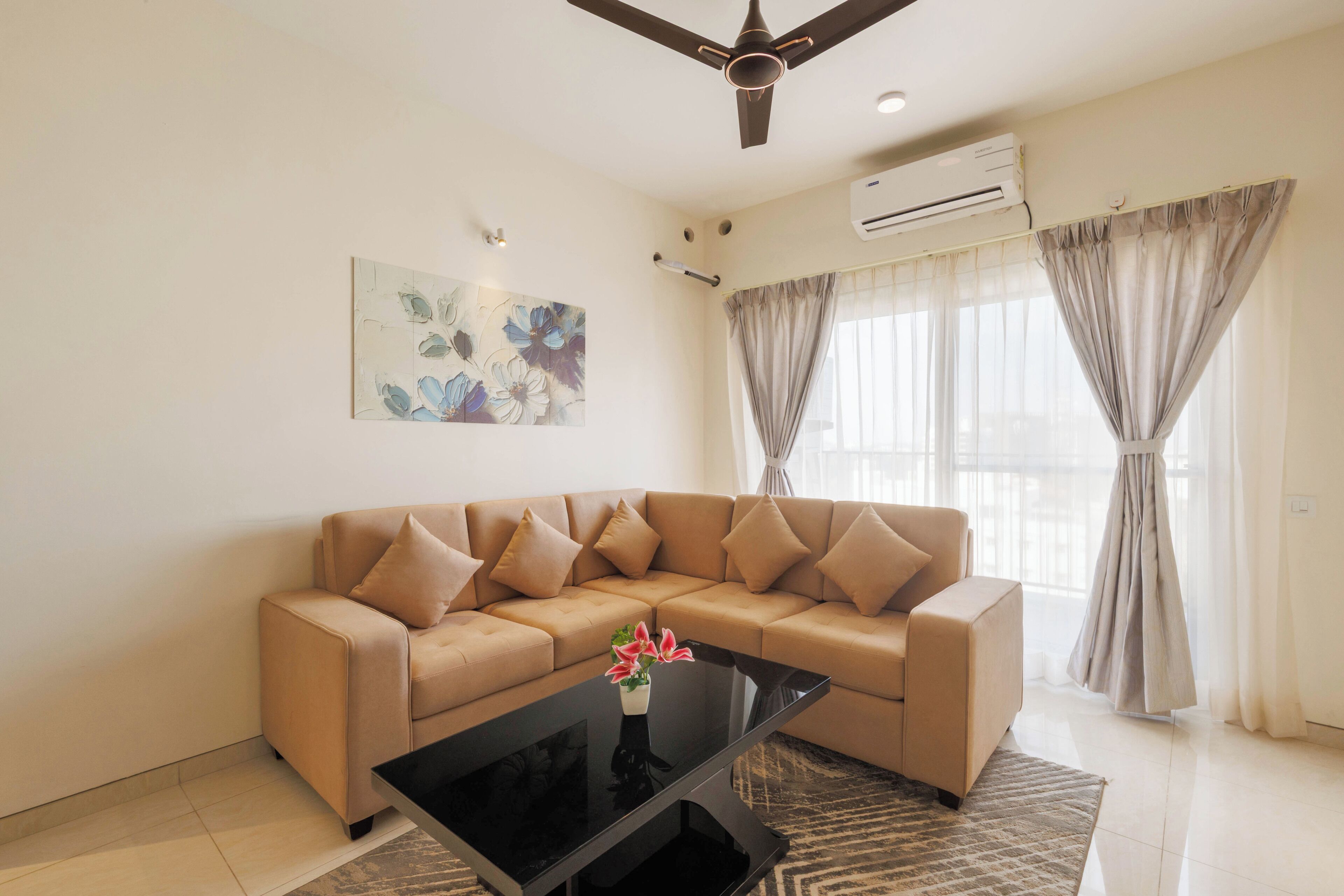 Apartment (2 Bedrooms) | Wohnbereich | Fernseher