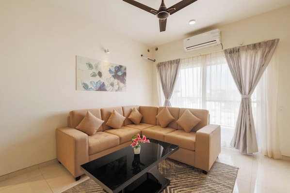 Huoneisto (2 Bedrooms) | Oleskelualue | Televisio