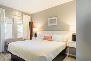 2 bedrooms, iron/ironing board, free WiFi, bed sheets - Steps to Cayucos Beach + Ocean Views & Firepit (Cayucos)