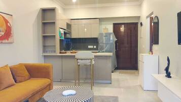 Apartemen Mewah | Area keluarga | Televisi layar datar 32-inci dengan saluran TV kabel