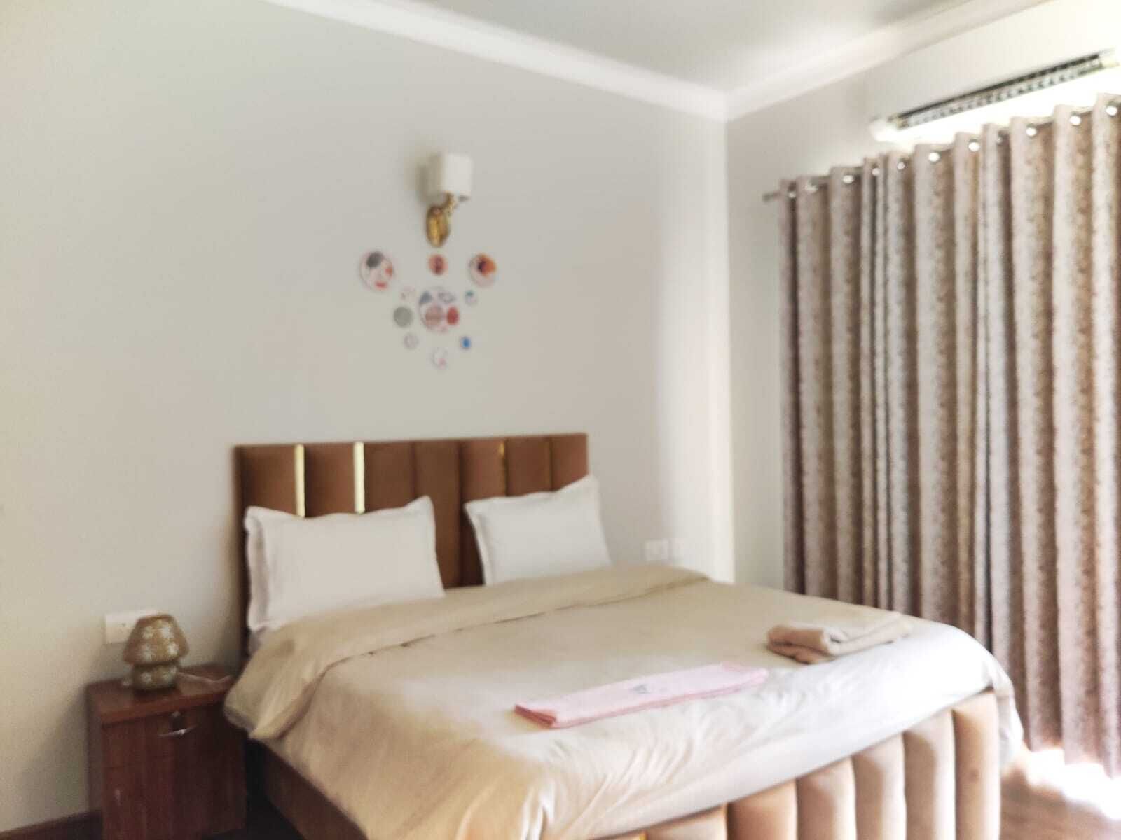 Rollaway beds, free WiFi, bed sheets