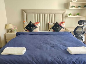 Luxury Apartment | Rollaway beds, free WiFi, bed sheets - Central Park Flower Valley (Gurugram)