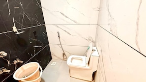 Premium bedding, desk, laptop workspace, soundproofing - Hotel N K Palace - near Mahakal Temple (Ujjain)