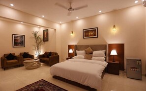 Soundproofing, iron/ironing board, free WiFi - Hotel Book & Stay (Karachi)