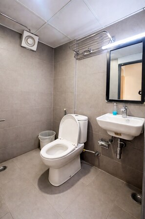 Deluxe Room | Bathroom - Hotel Dlive Indore  (Indore)