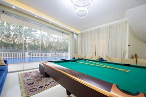 Living area - 5BR Villa With Private Swimming Pool (Dubai)