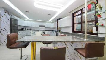 Cafetera o tetera y hervidor eléctrico