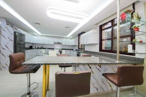 Coffee/tea maker, electric kettle - 5BR Villa With Private Swimming Pool (Dubai)