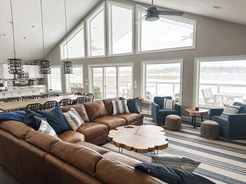 5BR lakefront retreat on Jimmerson—sleeps 12, 3 baths. Bring or rent a boat!