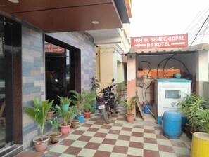 Interior entrance - BJ Hotel Puri (Puri)