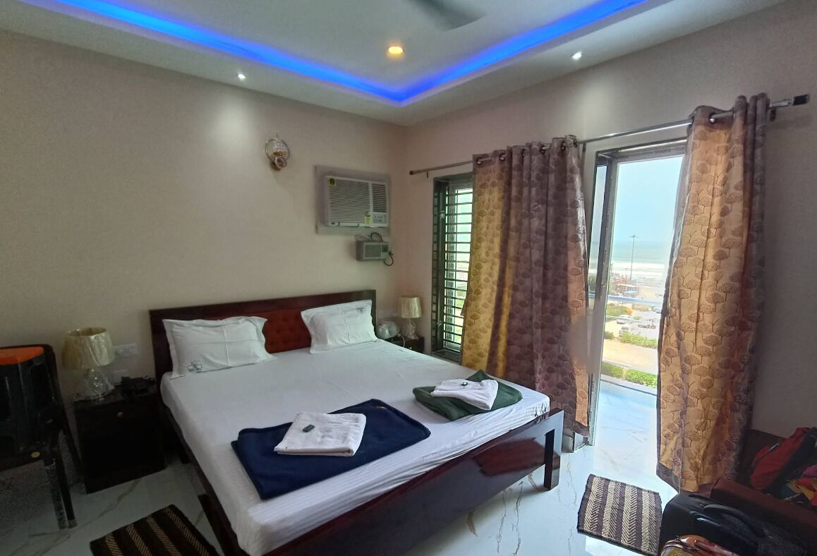 Double Room, City View | Desk, free WiFi