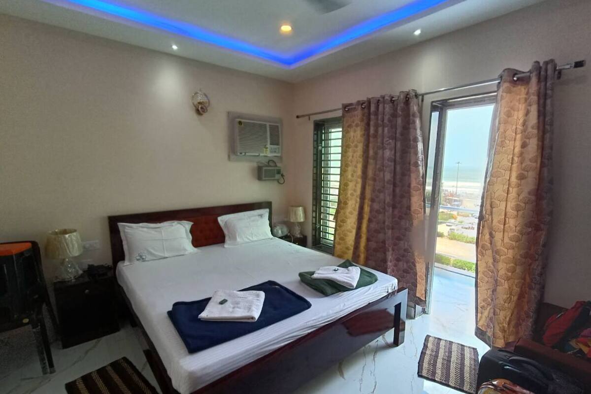 Double Room, City View | Desk, free WiFi