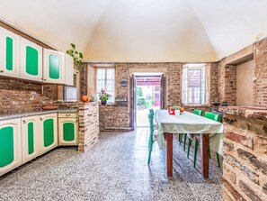 Dining - Cosy apartment in villa for 5 people with WIFI, patio, pets allowed and panoramic view (Penango)