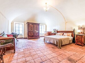 Travel crib, free WiFi - Beautiful apartment in villa for 5 guests with WIFI, patio, pets allowed and panoramic view (Penango)