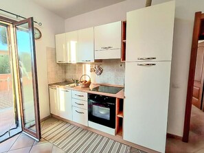 Oven, high chair - Beautiful apartment for 3 people with pool, A/C, TV, balcony and pets allowed (Valledoria)