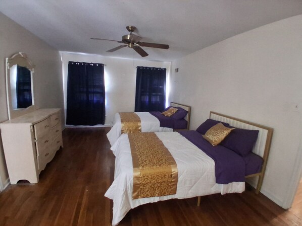 4 bedrooms, iron/ironing board, free WiFi, bed sheets - Spacious 4-bedroom house in serene Memphis with AC (Memphis)
