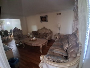Smart TV - Spacious 4-bedroom house in serene Memphis with AC (Memphis)