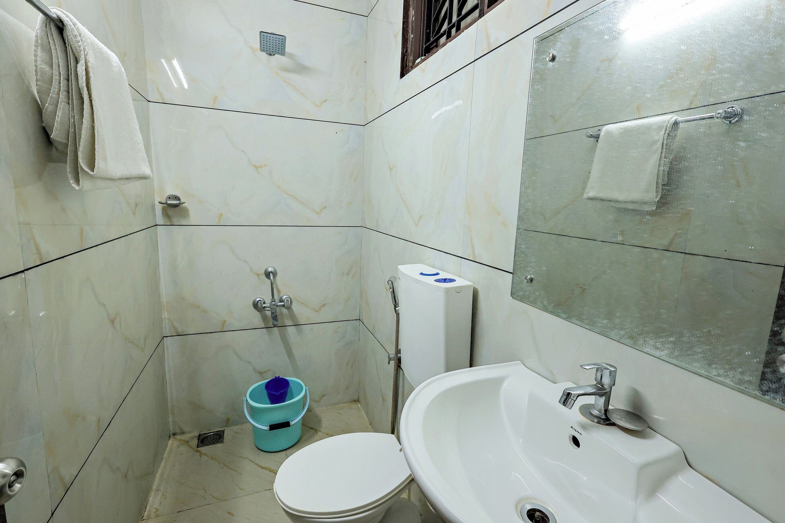 Classic Double Room, City View | Bathroom
