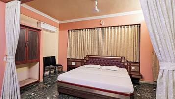 Classic Double Room, City View | Desk, laptop workspace, free WiFi, bed sheets