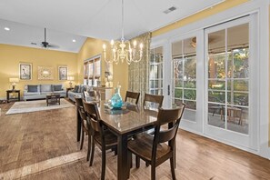 Dining - 3 Bedroom Home: Beach and Golf  Outings (North Myrtle Beach)