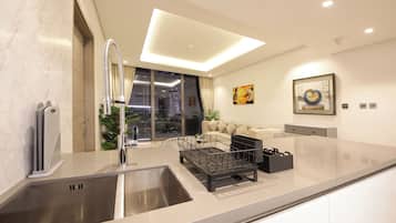 Apartamento, sacada, vista para a cidade | Cozinha privada