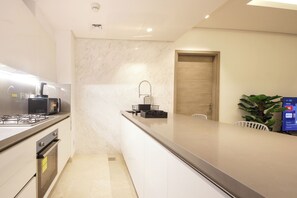 Private kitchen - 1 BR Burj Khalifa View Sterling East (Dubai)