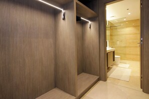 Bathroom - 1 BR Burj Khalifa View Sterling East (Dubai)