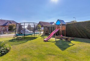 Children’s area - Modern basement apartment with terrace (Heringsdorf)