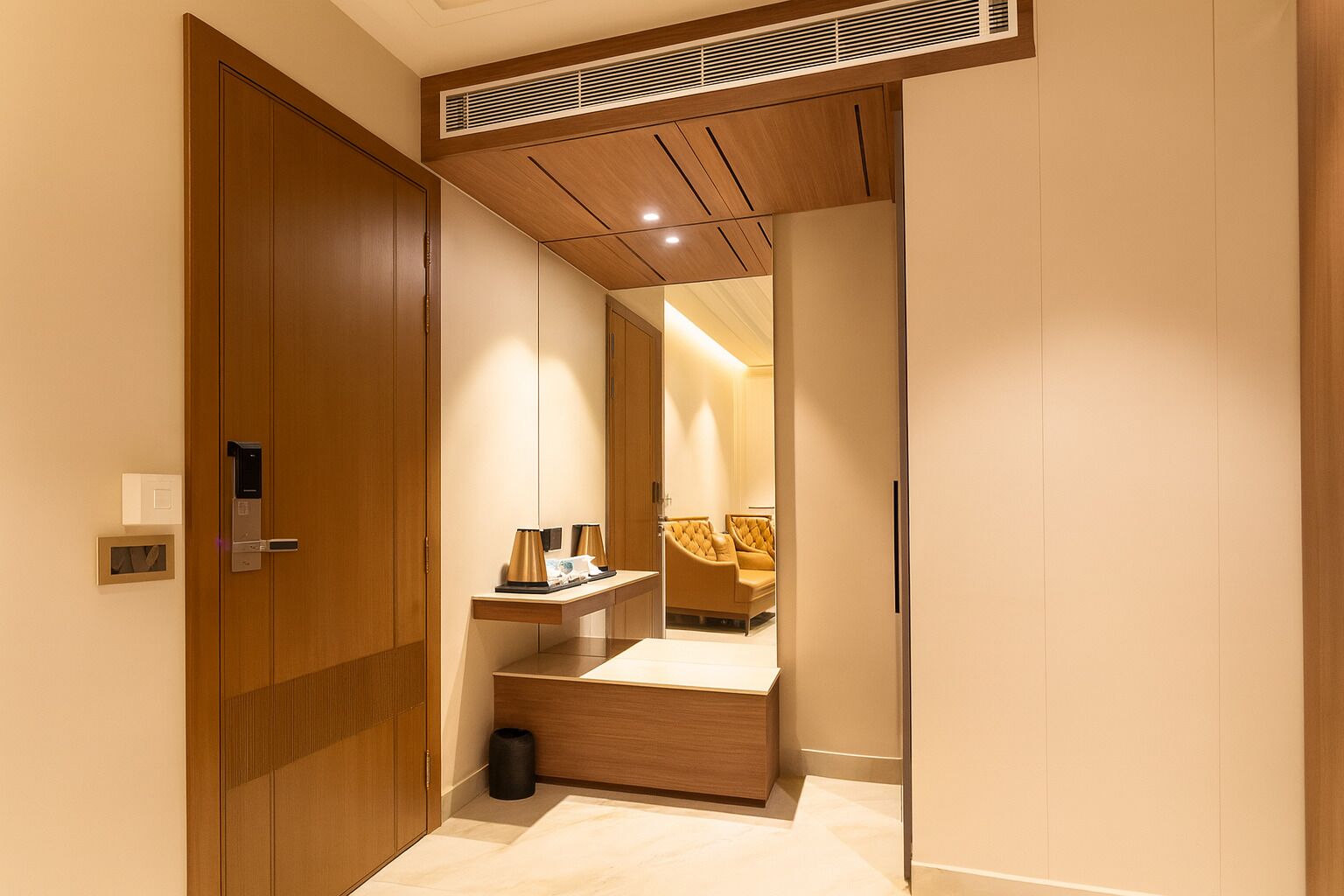 مكتب ومساحة عمل للكمبيوتر المحمول وواي فاي مجانًا